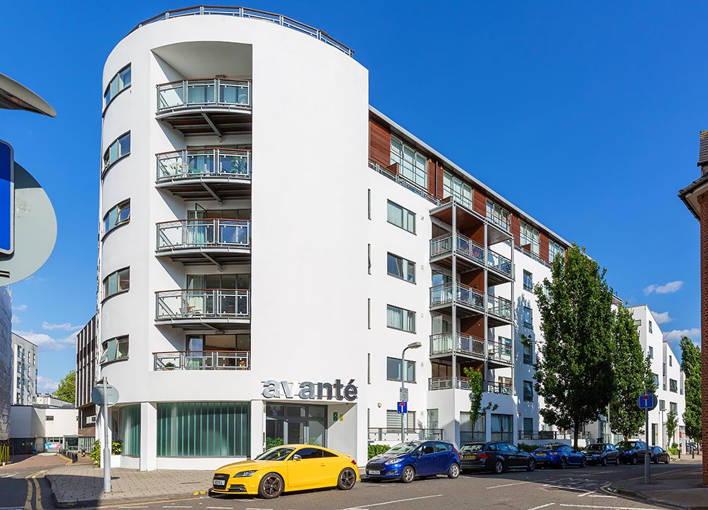 Flat Kent Road in Greater London