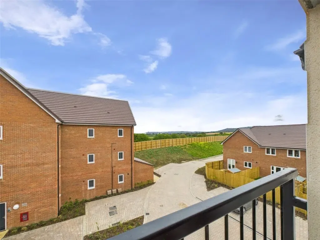 Flat Perrybrook Road in Tewkesbury