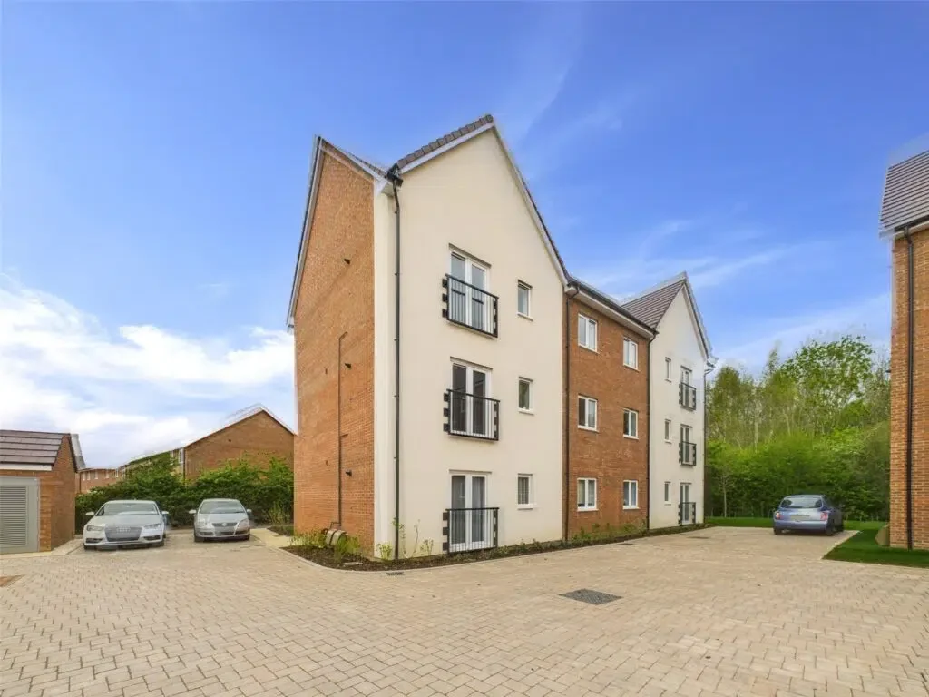 Flat Perrybrook Road in Tewkesbury