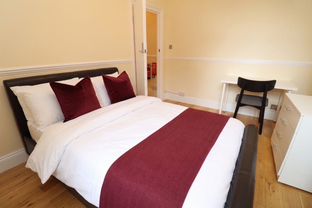 Room Globe Road in Greater London