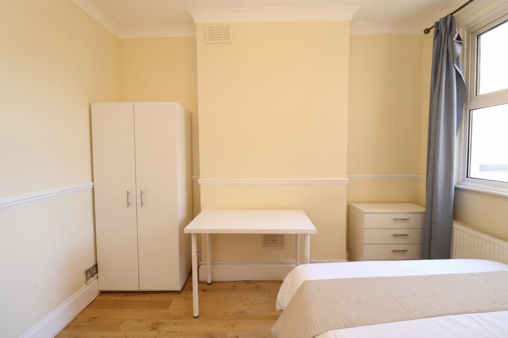 Room Globe Road in Greater London