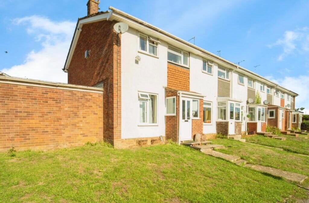 House Hamelyn Close in Basingstoke and Deane