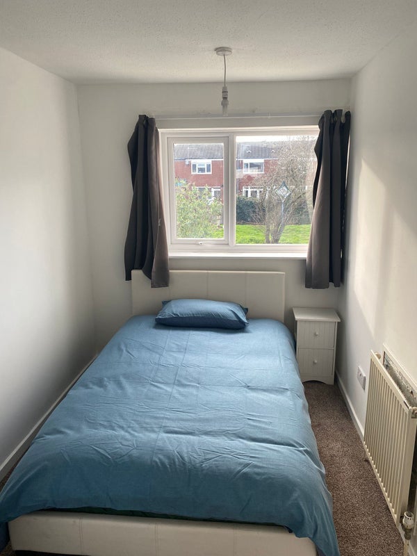 Room Vauxhall Crescent in Metropolitan Borough of Solihull