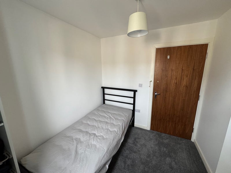 Room Marconi Road in Chelmsford