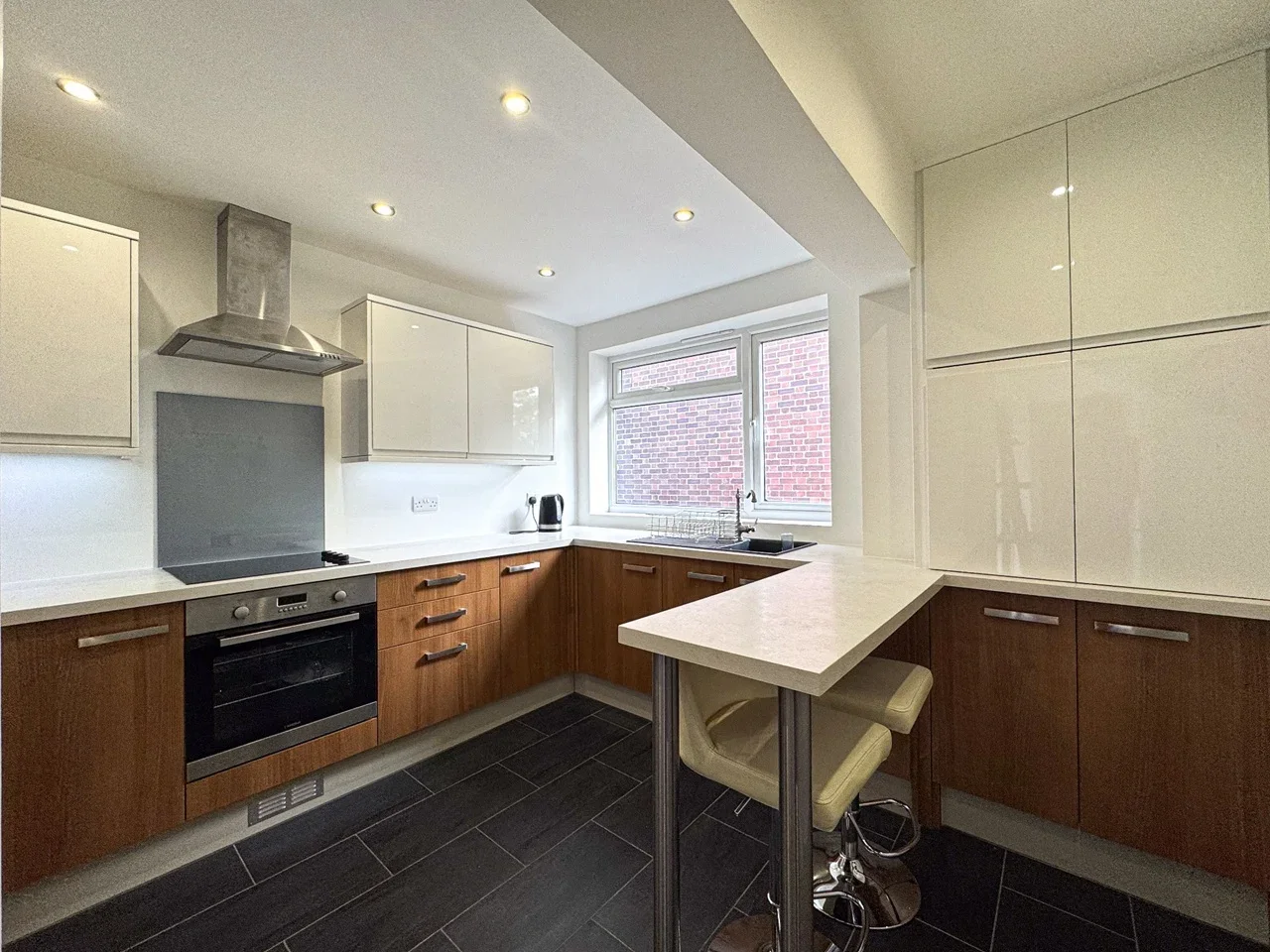 Flat Bounds Green Road in Greater London