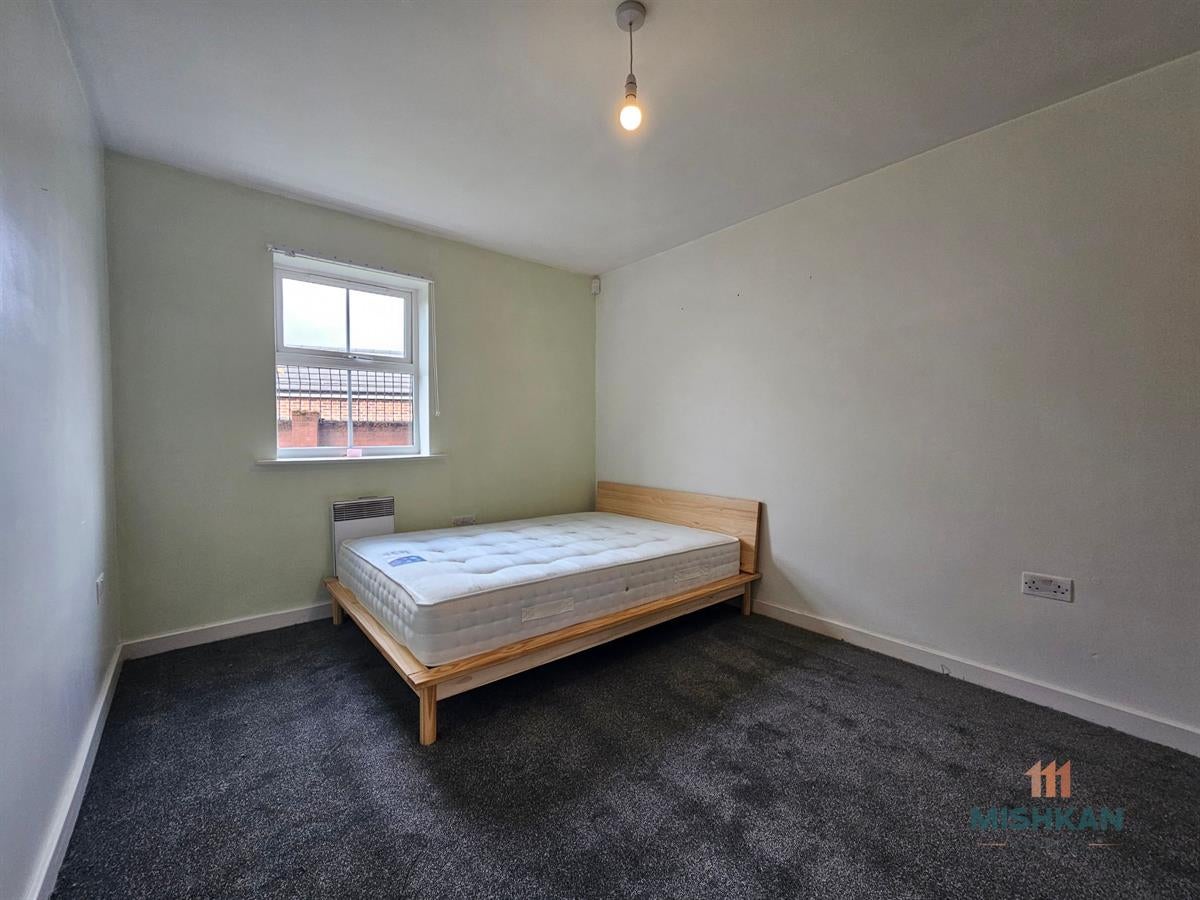 Flat Garden Vale in Leigh