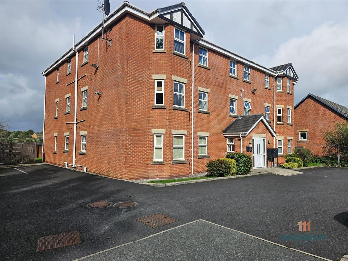 Flat Garden Vale in Leigh