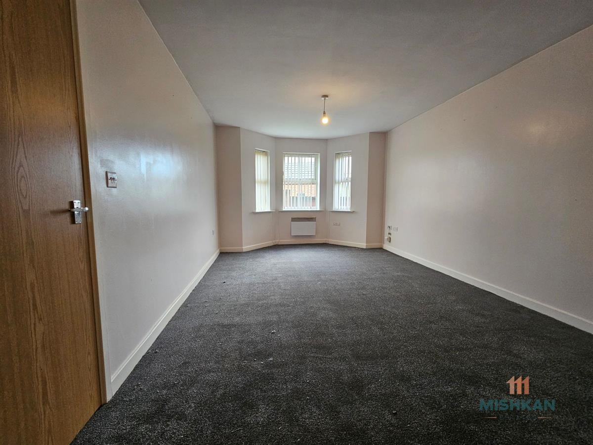 Flat Garden Vale in Leigh