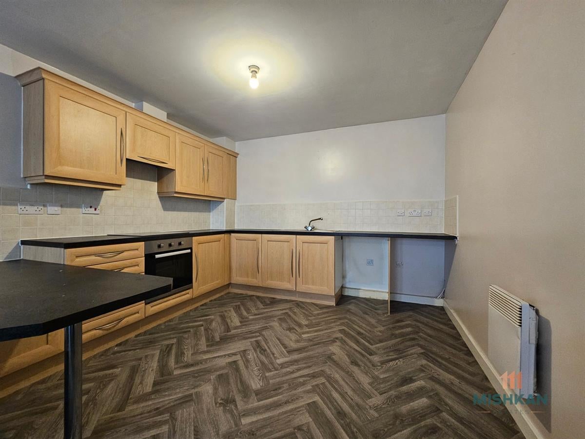 Flat Garden Vale in Leigh