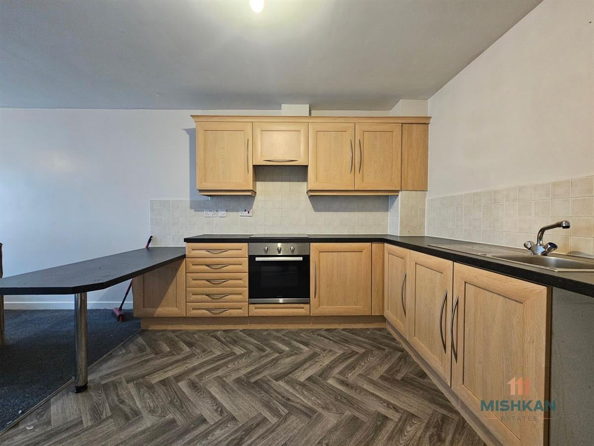 Flat Garden Vale in Leigh