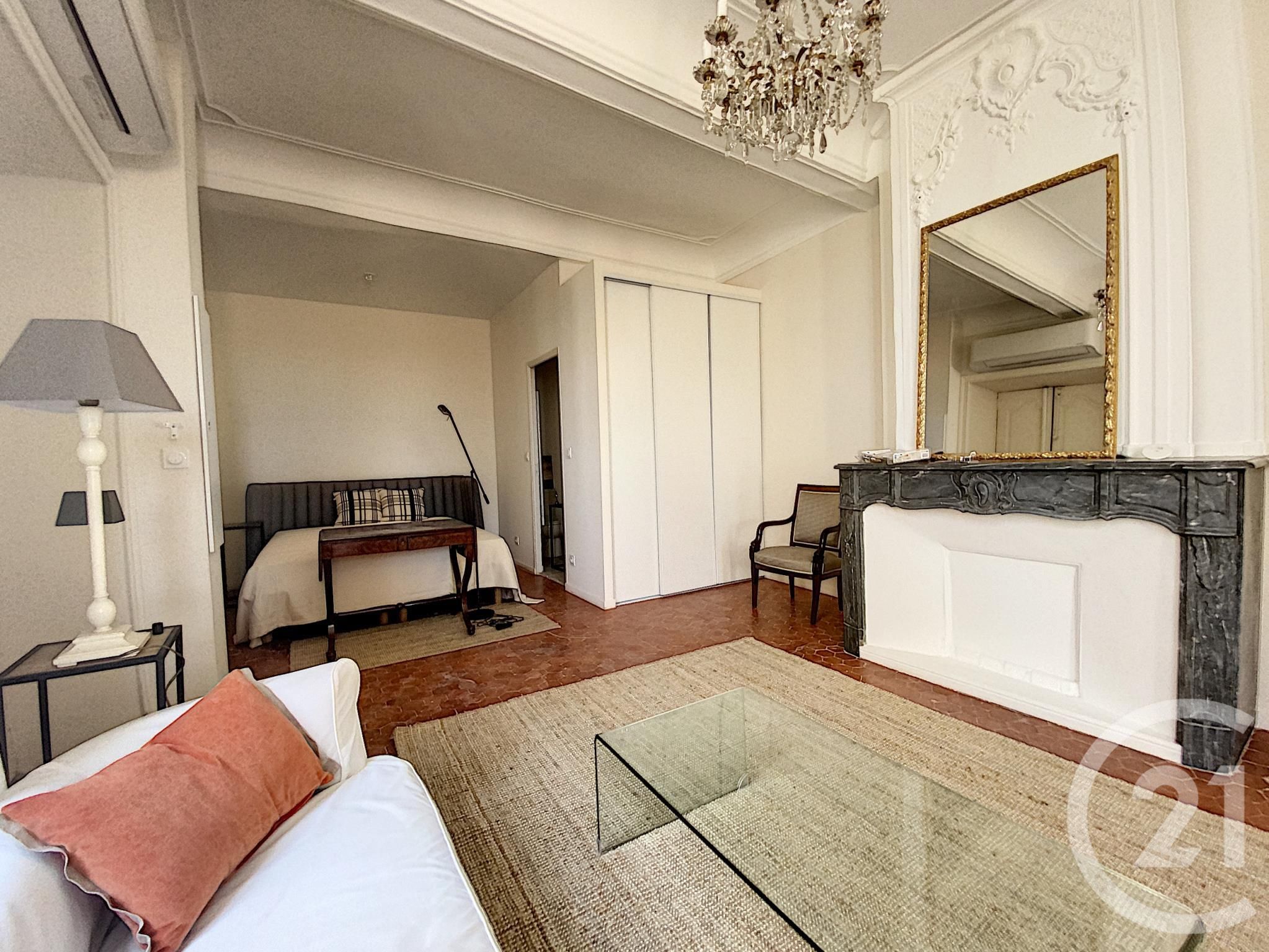 Flat Place aux Aires in Grasse