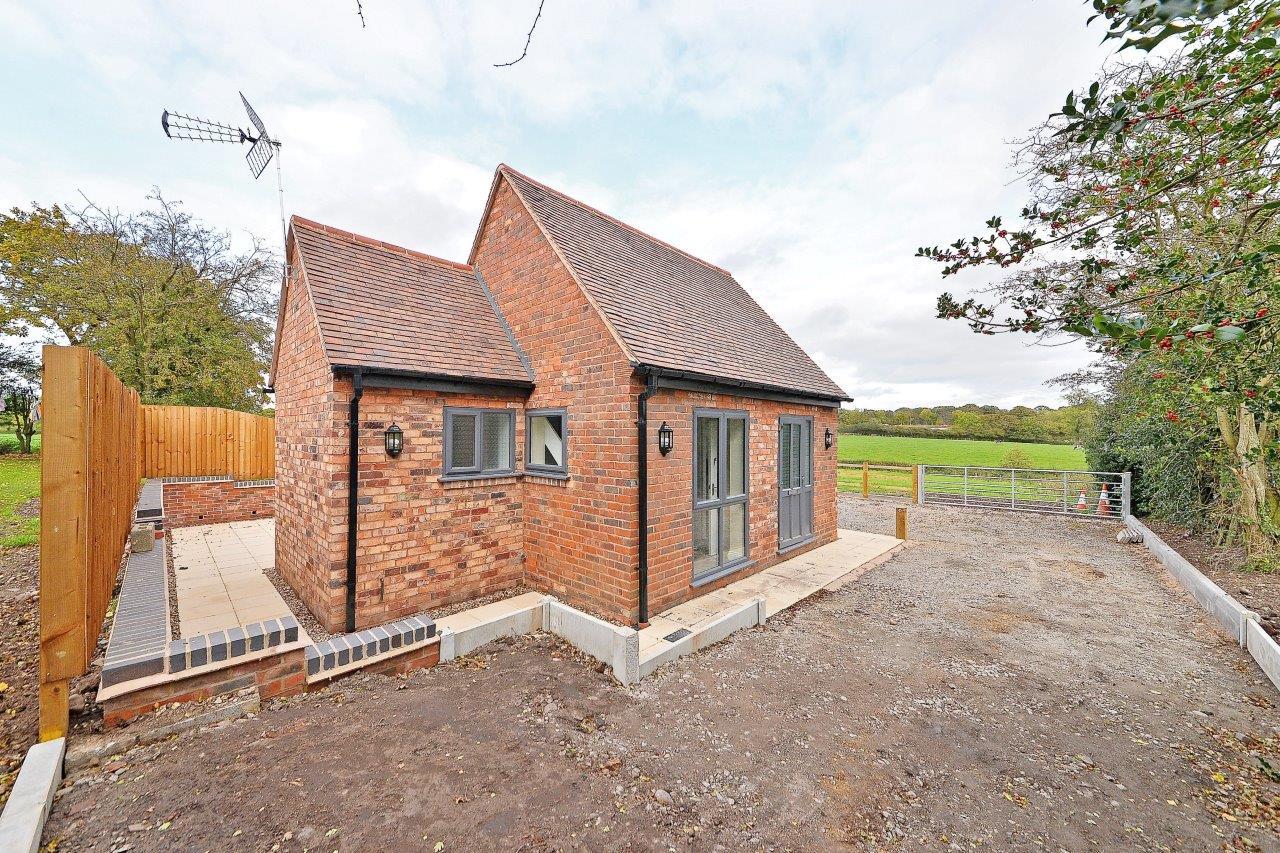 Flat Little Aston Park Road in Shenstone