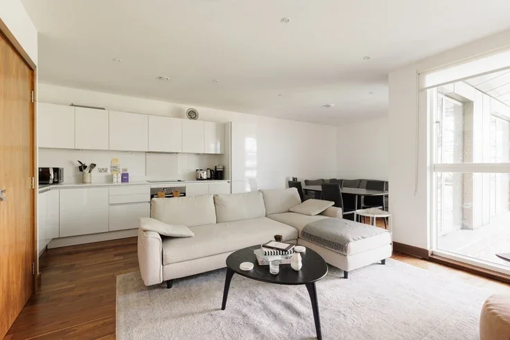 Flat Maygrove Road in Greater London