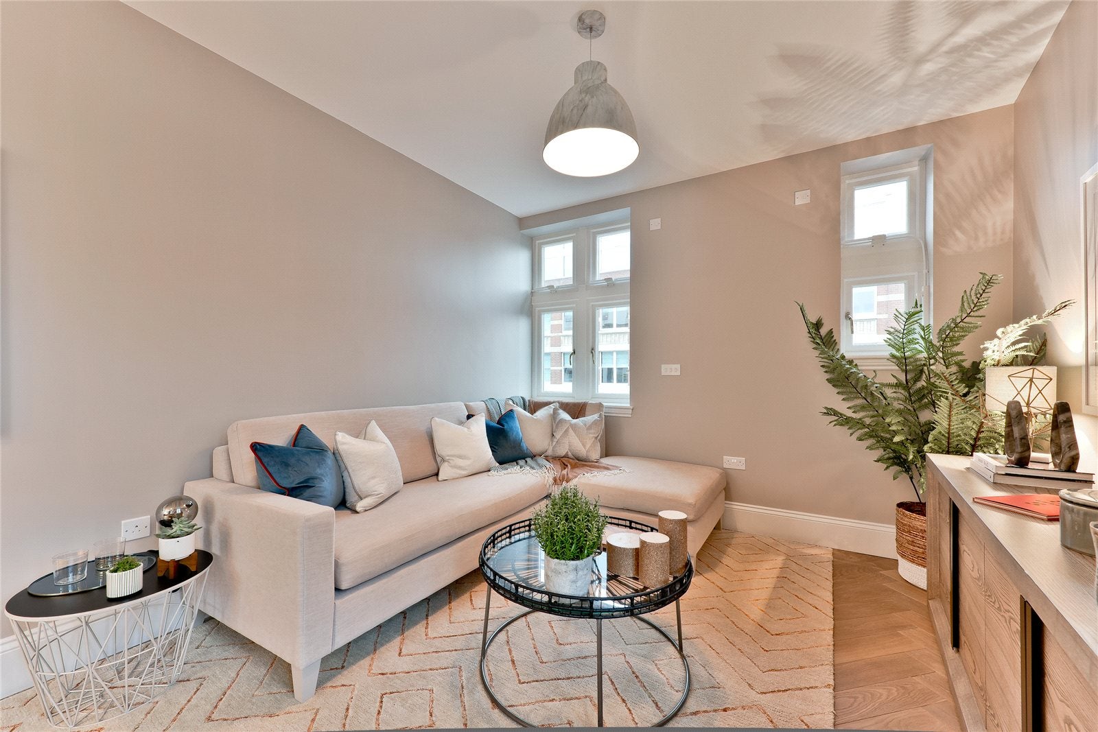 Flat Mount Pleasant in Greater London