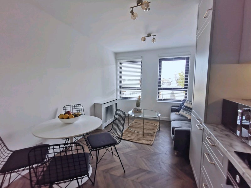 Flat Loaning Road in City of Edinburgh