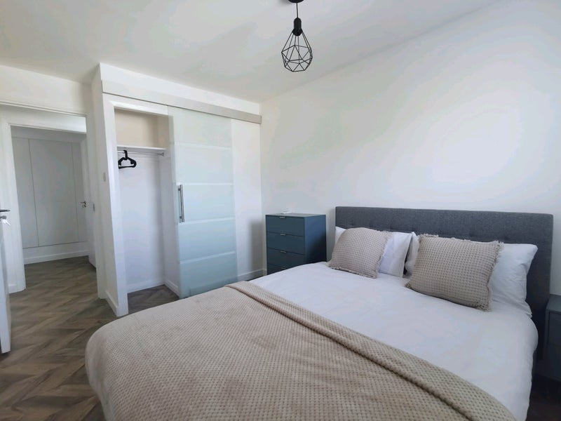 Flat Loaning Road in City of Edinburgh