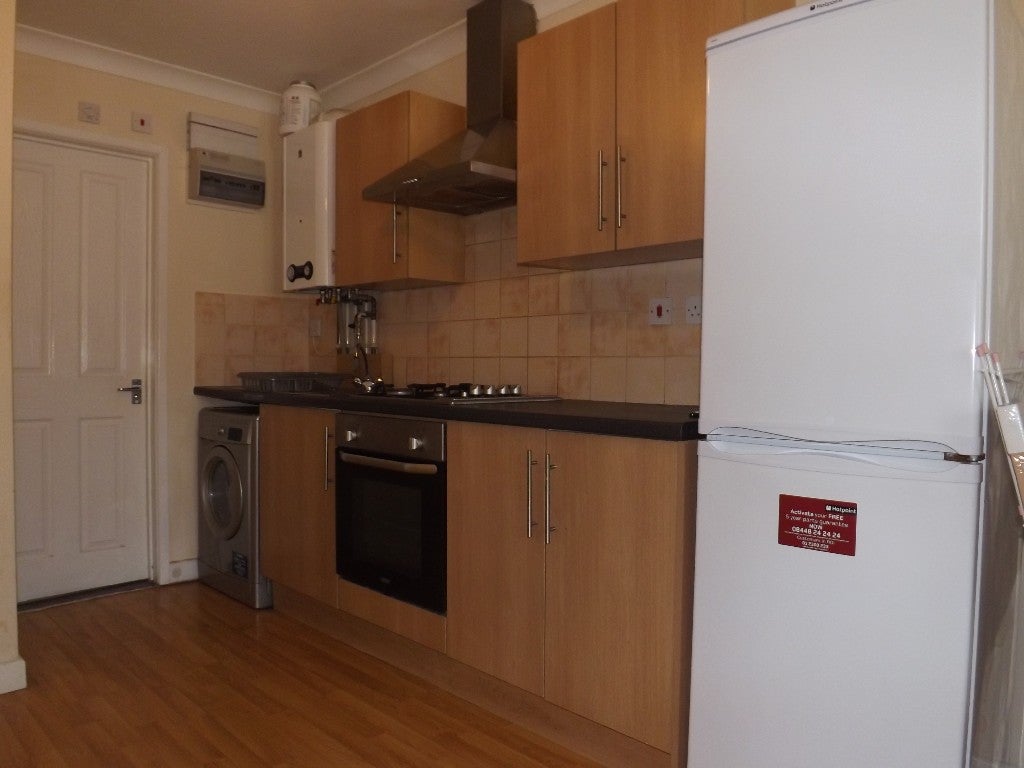 Flat Ilford Lane in Greater London