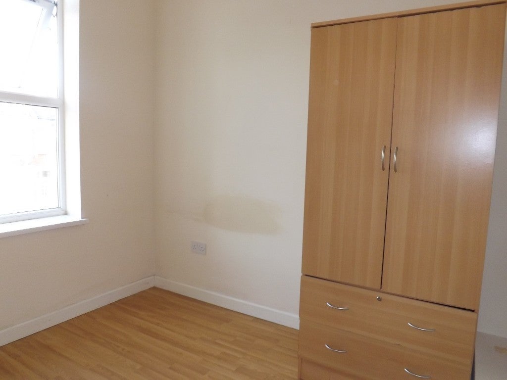 Flat Ilford Lane in Greater London