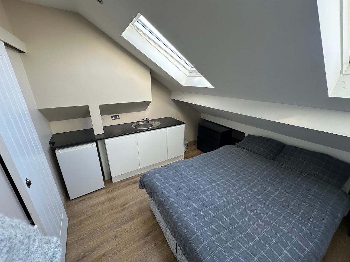 Room Gilroy Road in Liverpool