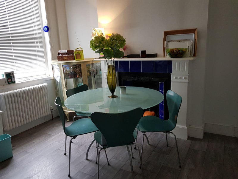 Room Edgware Road in City of Westminster