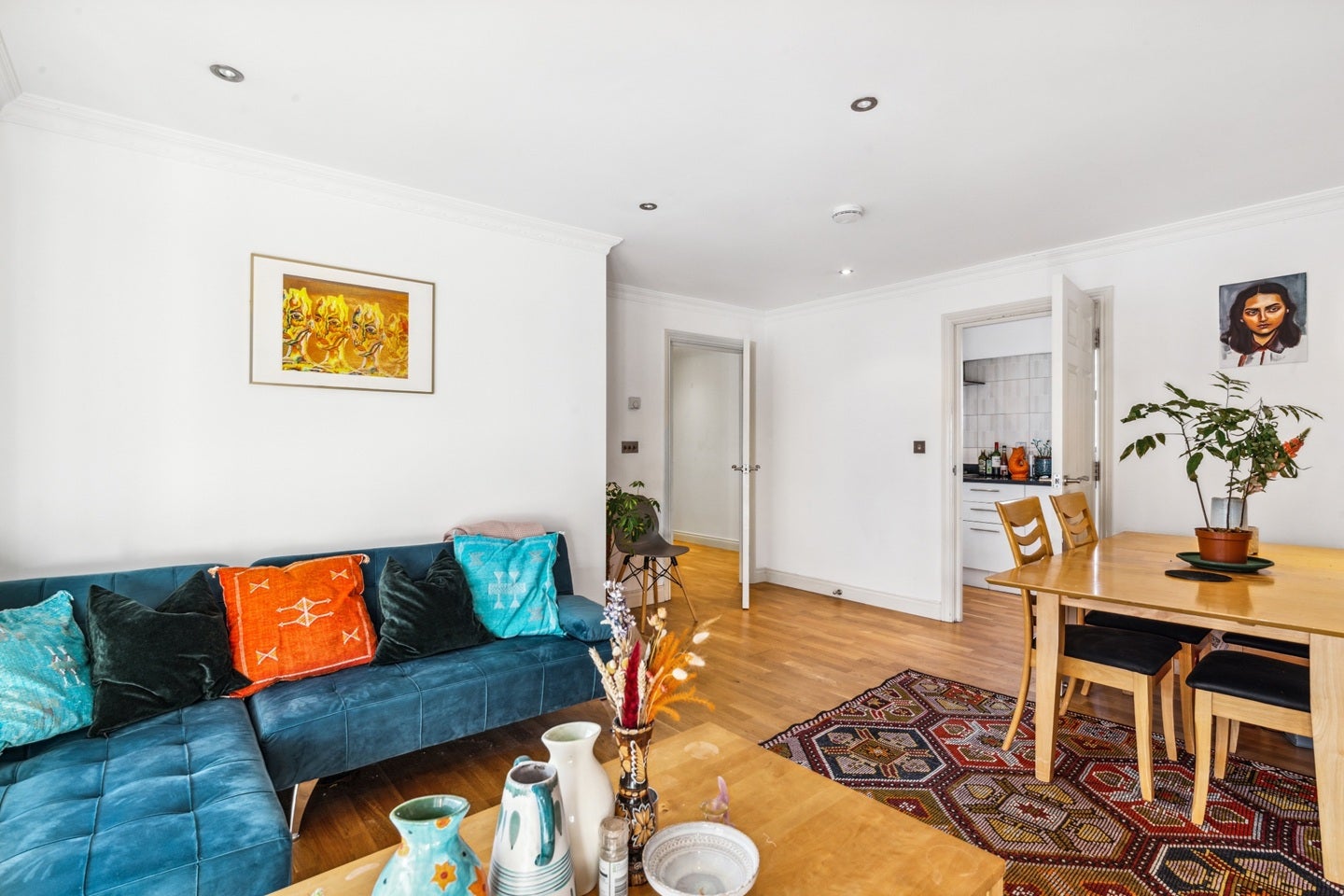 Flat Woodseer Street in Greater London