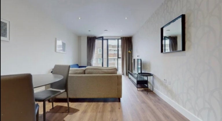 Flat Aldgate in City of London