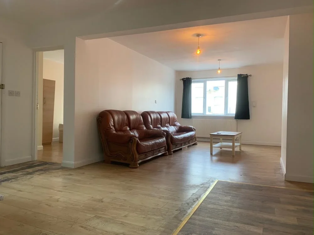 Flat Gipsy Road in Greater London