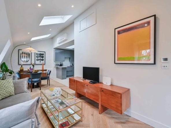 Flat Windmill Street in Greater London
