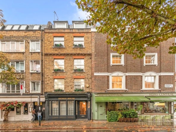 Flat Windmill Street in Greater London