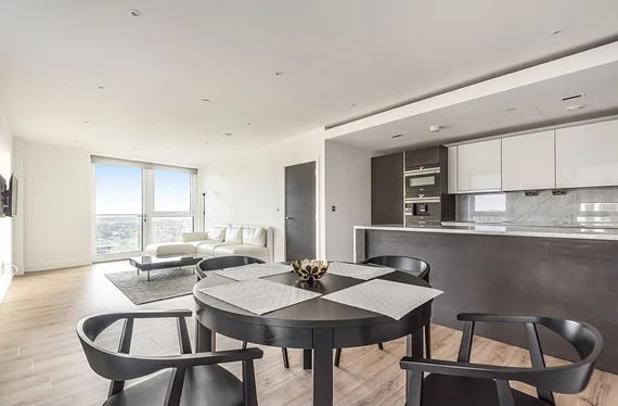 Flat Glenthorne Road in Greater London