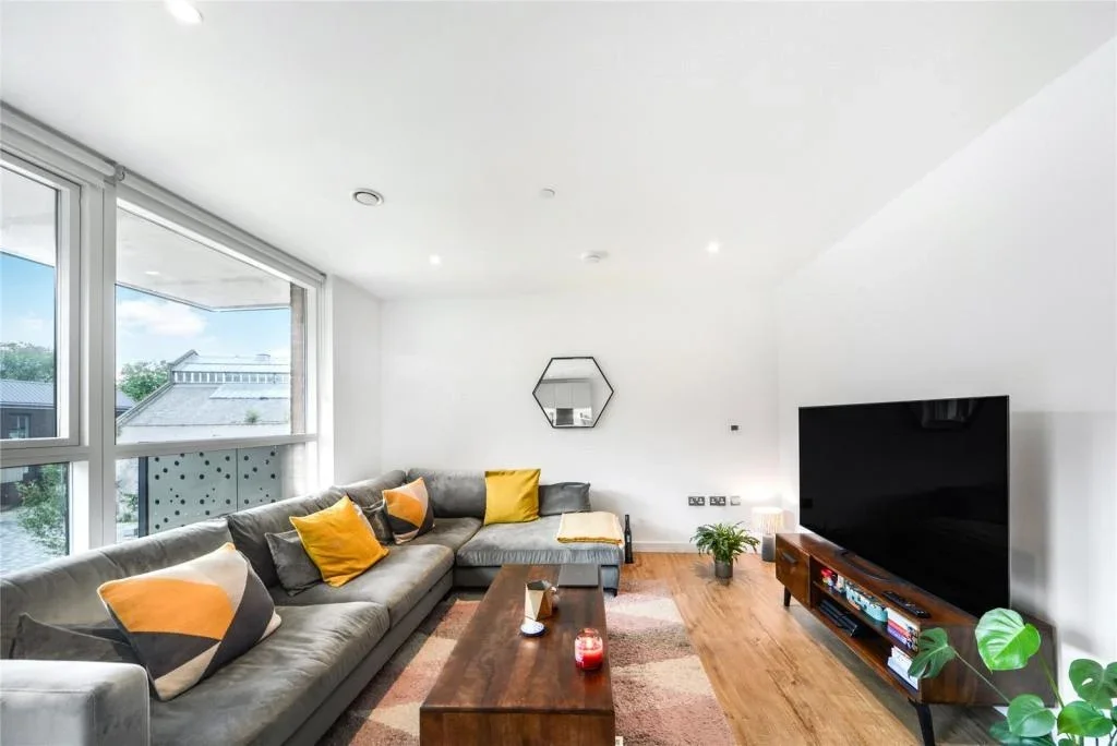 Flat Danson Mews in Greater London