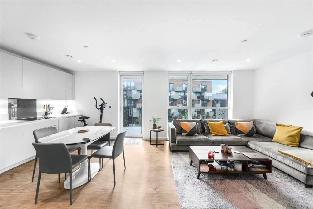 Flat Danson Mews in Greater London