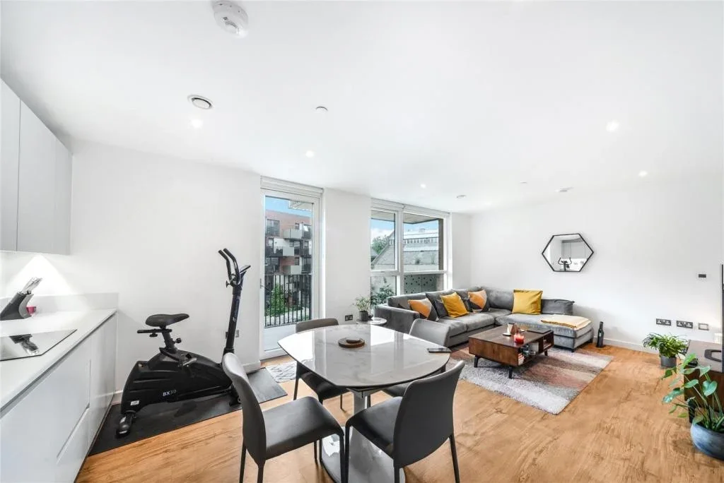 Flat Danson Mews in Greater London