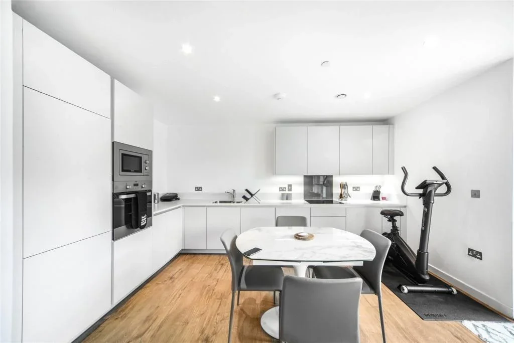 Flat Danson Mews in Greater London