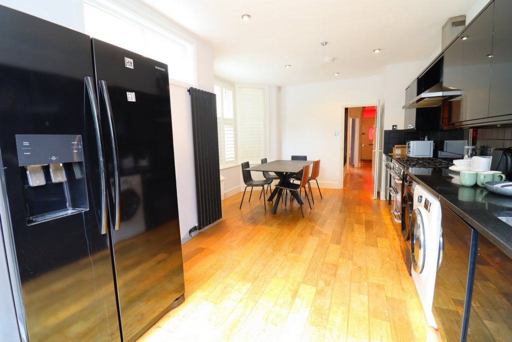 Room Globe Road in Greater London