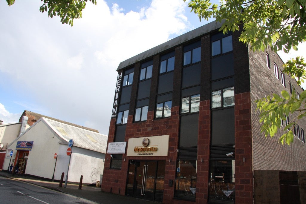 Flat Penn Road in Wolverhampton