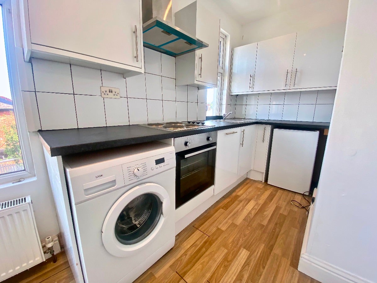 Flat Huntingtower Road in Sheffield