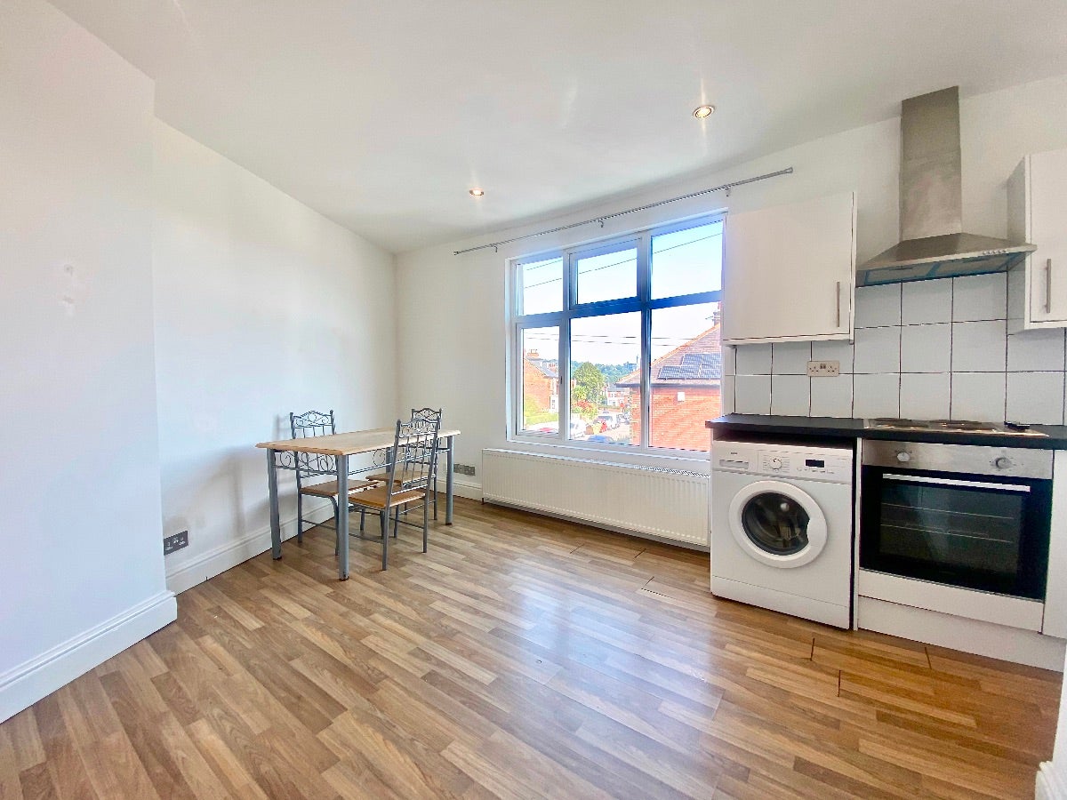 Flat Huntingtower Road in Sheffield