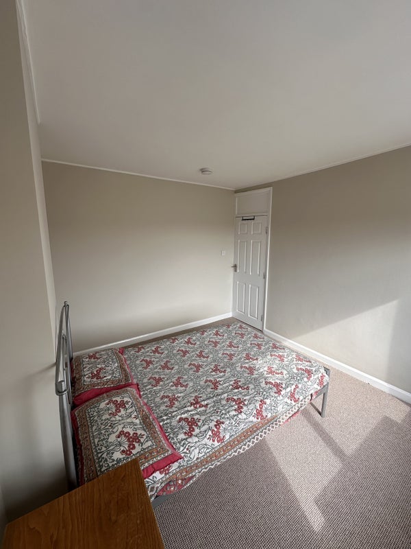 Room Dawson Road in Coventry