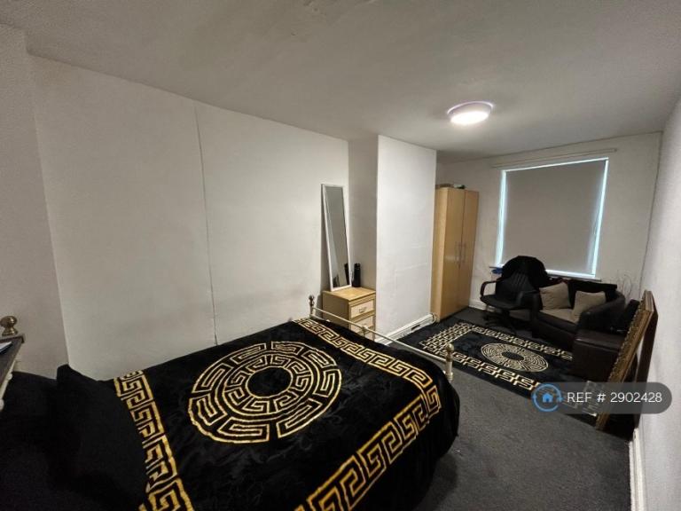 Room Yews Mount in Kirklees