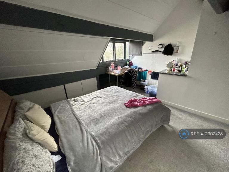 Room Yews Mount in Kirklees