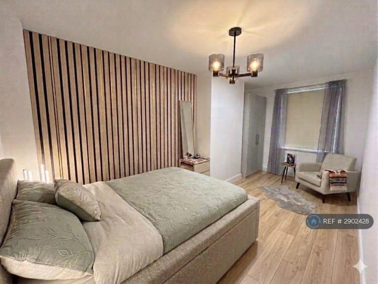 Room Yews Mount in Kirklees