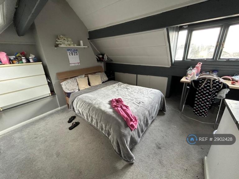 Room Yews Mount in Kirklees
