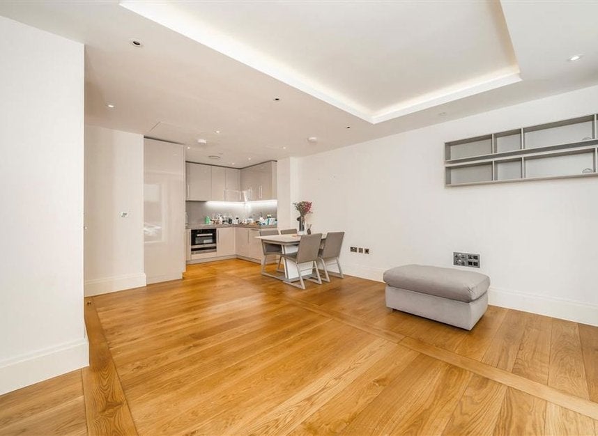 Flat Strand in City of Westminster