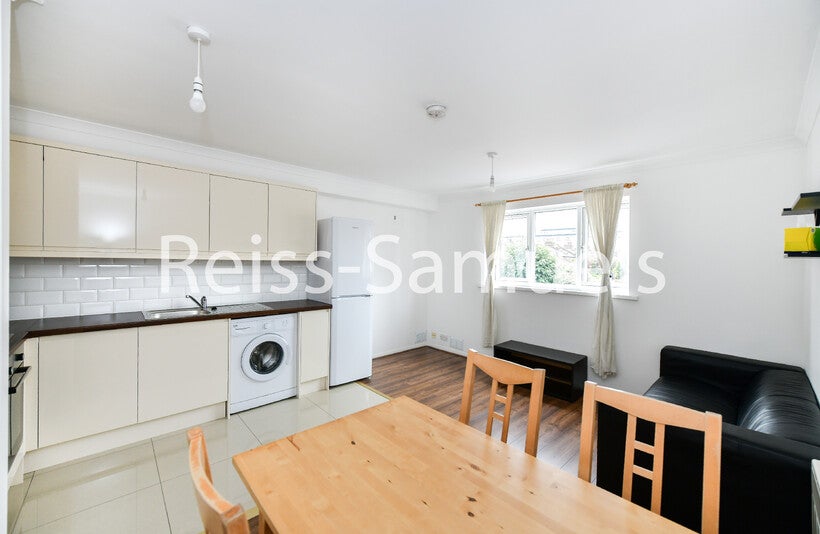 Flat Ambassador Square in Greater London
