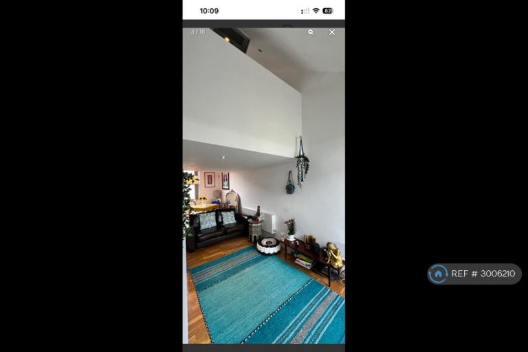 Room Ash Street in Salford