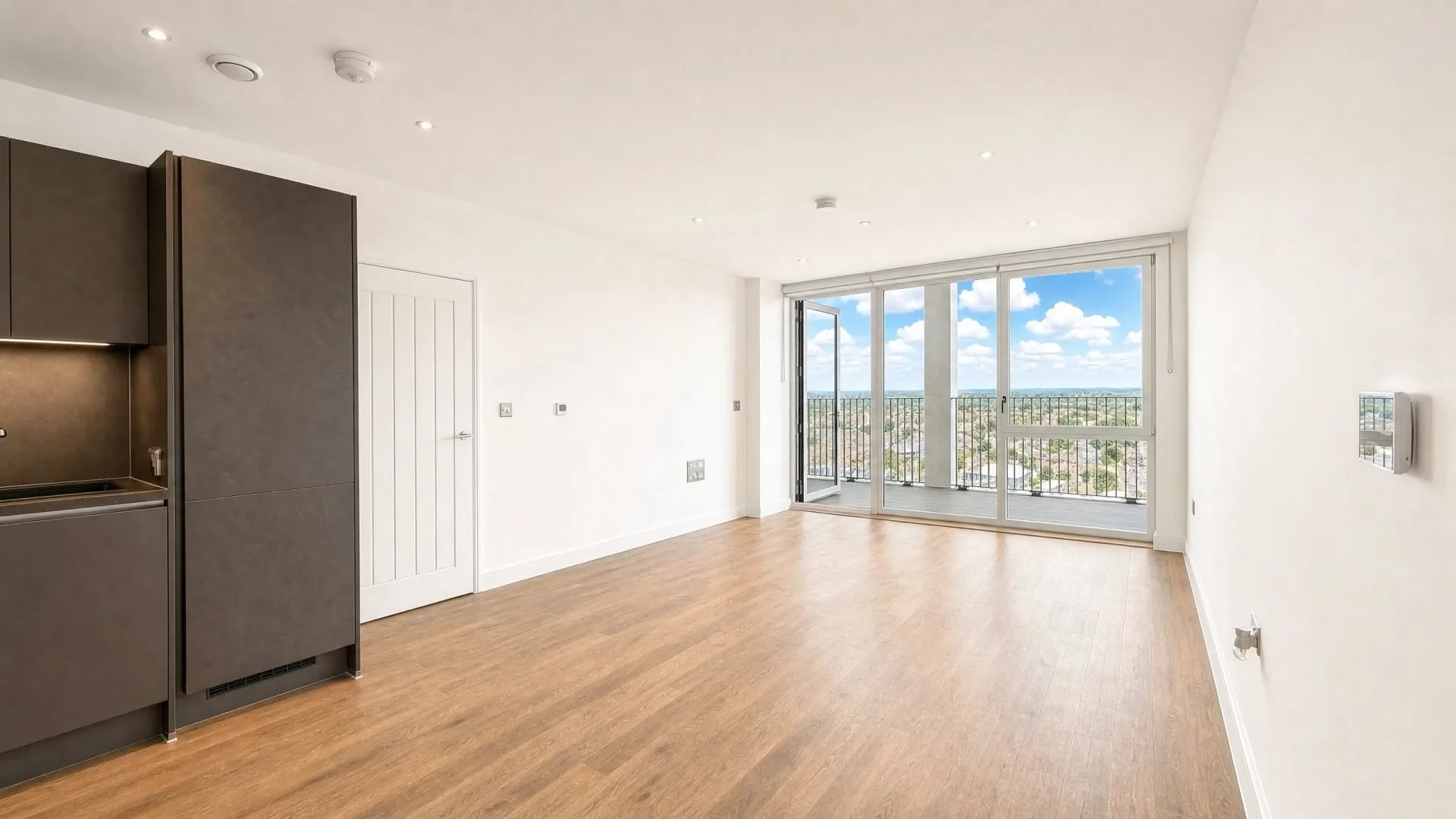 Room Auckland Road in Greater London