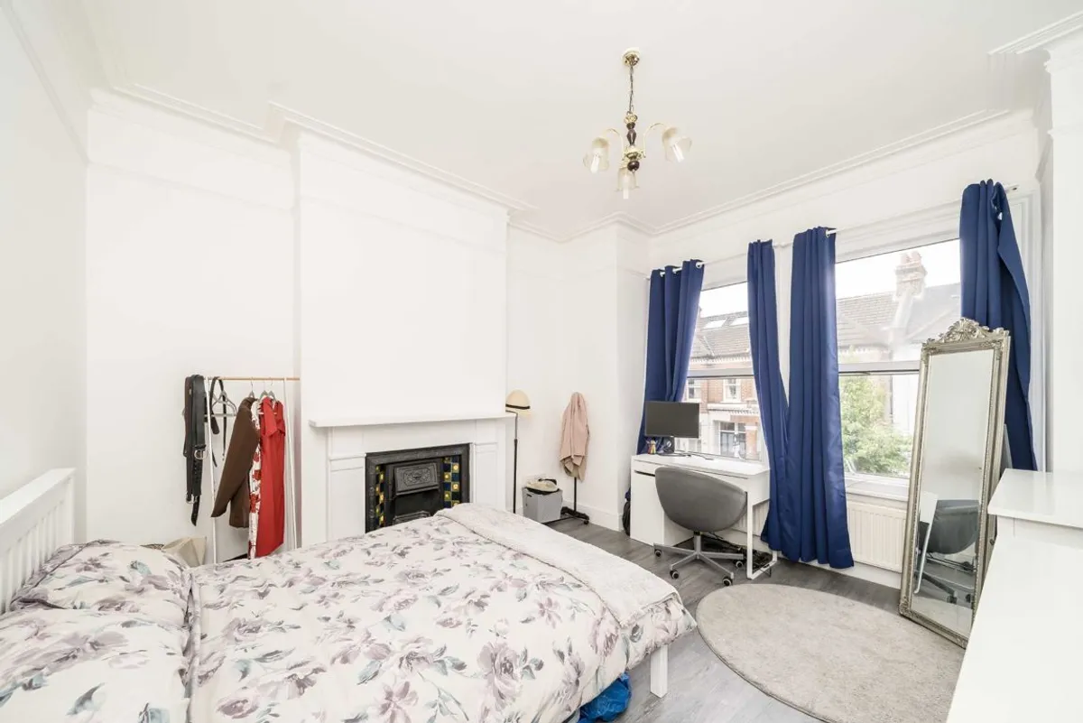 Flat Moring Road in Greater London