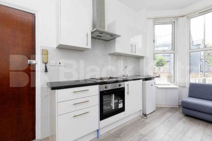 Flat Iverson Road in Greater London