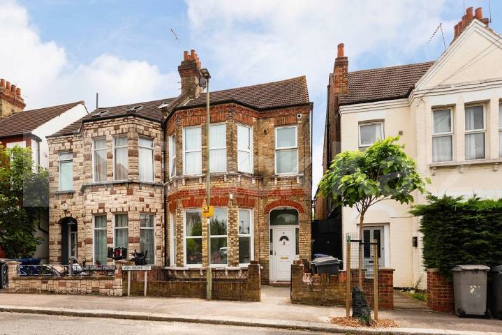 Flat Iverson Road in Greater London